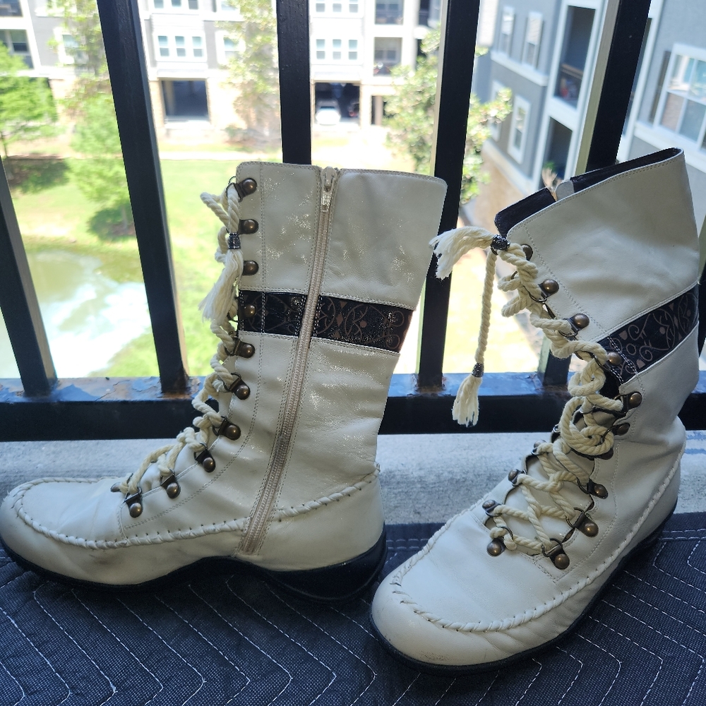 Winter/fall white/beige boots.